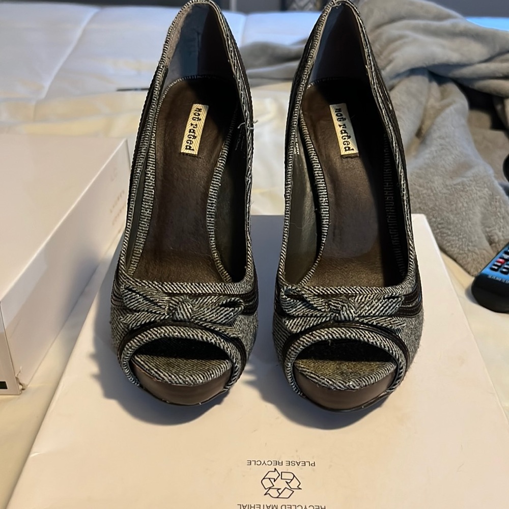 Not Rated heels size 7